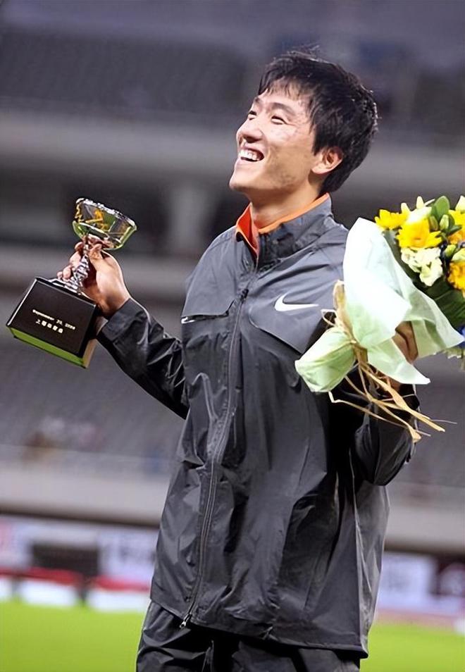 Photo of Liu Xiang (photo of Liu Xiang on blue background)