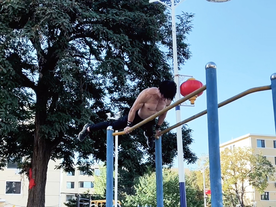 俄式挺身(俄式挺身分腿到并腿很难吗)